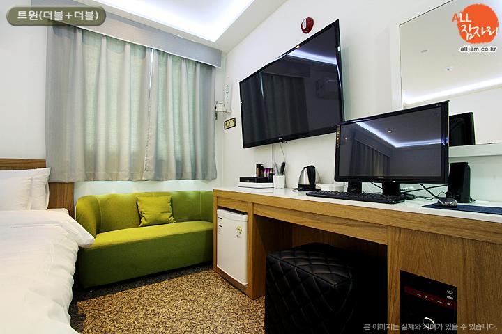 The Hotel Bon Сувон Стая снимка