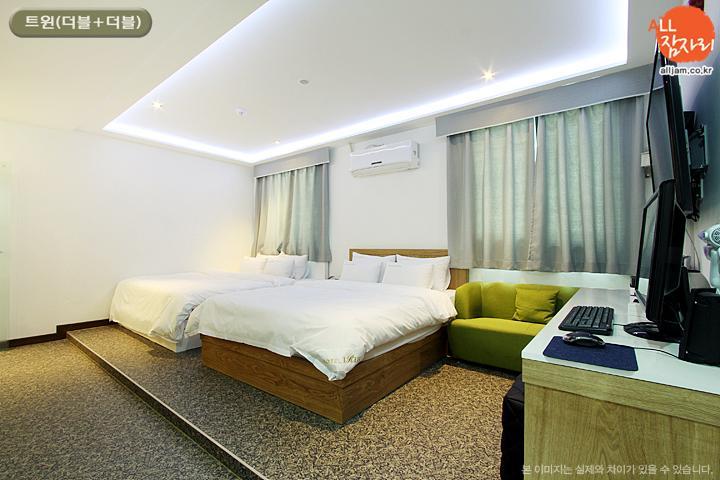 The Hotel Bon Сувон Стая снимка