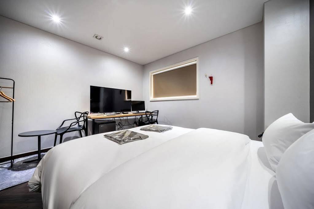 The Hotel Bon Сувон Екстериор снимка