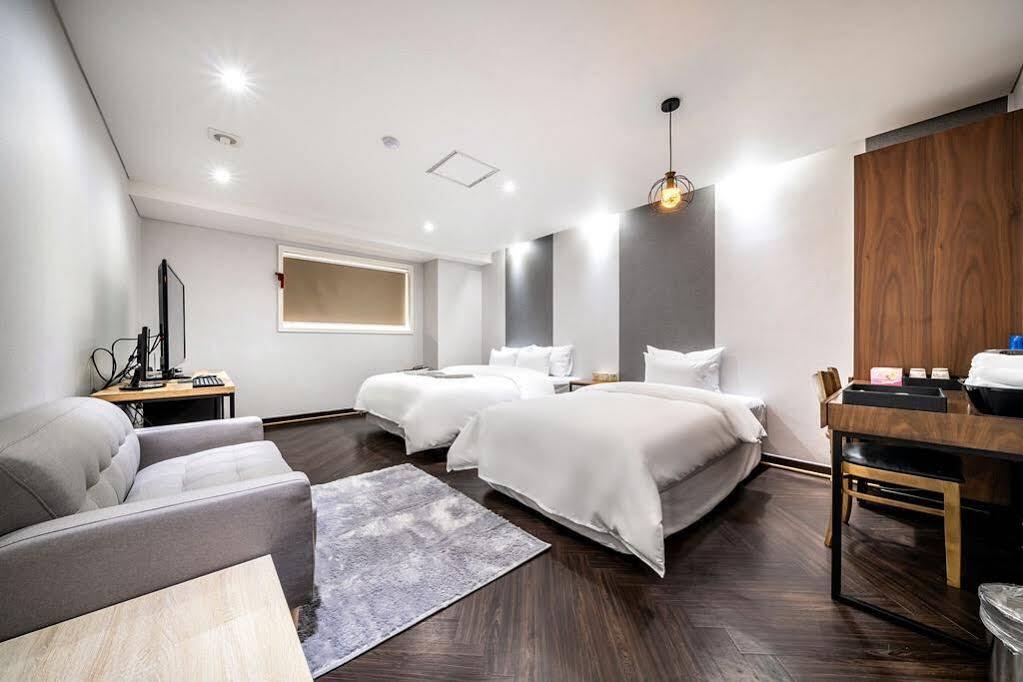 The Hotel Bon Сувон Екстериор снимка