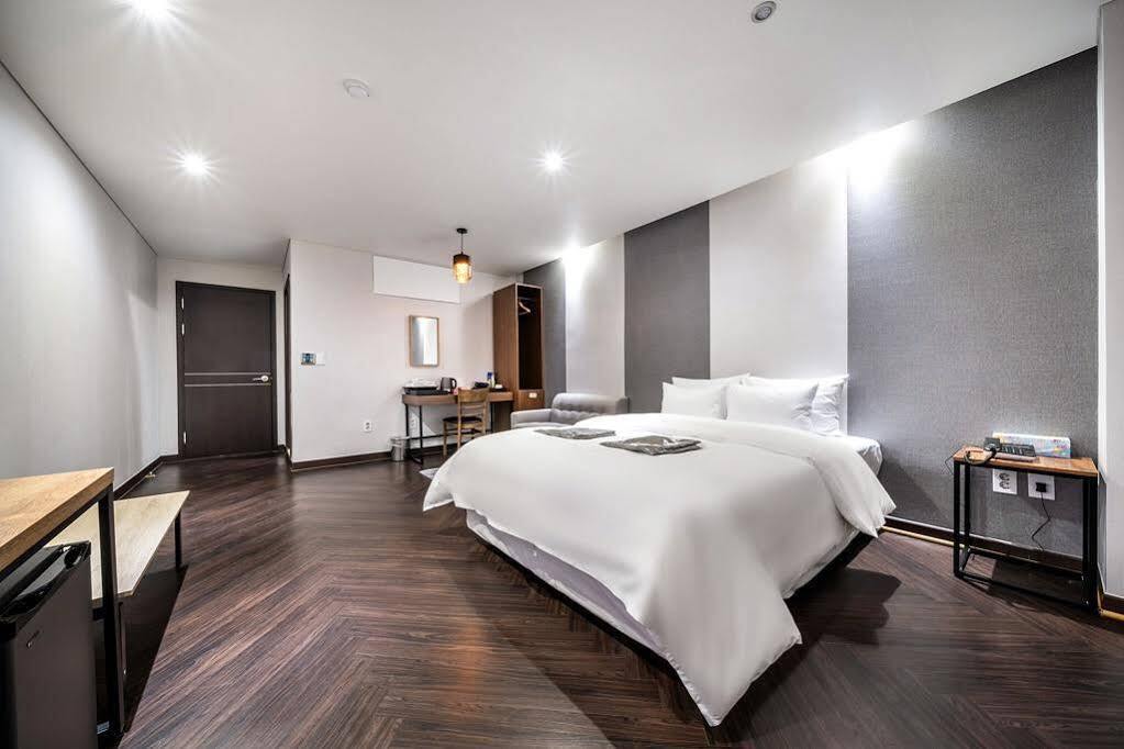 The Hotel Bon Сувон Екстериор снимка