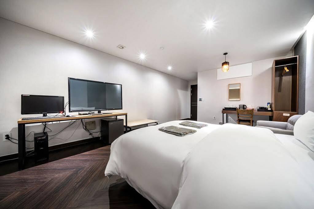 The Hotel Bon Сувон Екстериор снимка